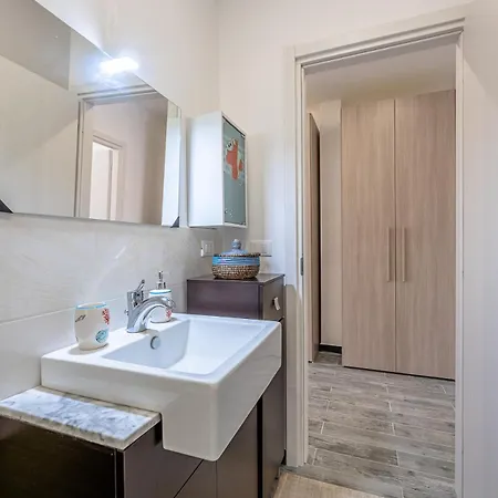 10 Minuti A Piedi Dal Mare, Grande Terrazza Con Ombrellone Apartment