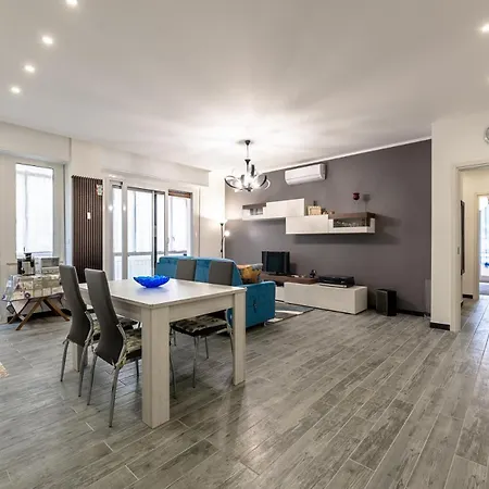 Apartment 10 Minuti A Piedi Dal Mare, Grande Terrazza Con Ombrellone Albisola Superiore