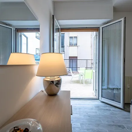 Apartment 10 Minuti A Piedi Dal Mare, Grande Terrazza Con Ombrellone Albisola Superiore