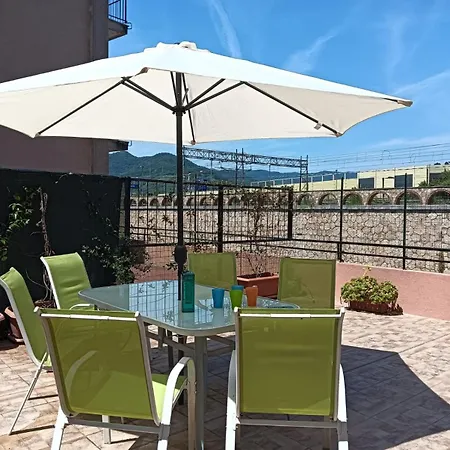 10 Minuti A Piedi Dal Mare, Grande Terrazza Con Ombrellone Apartment *