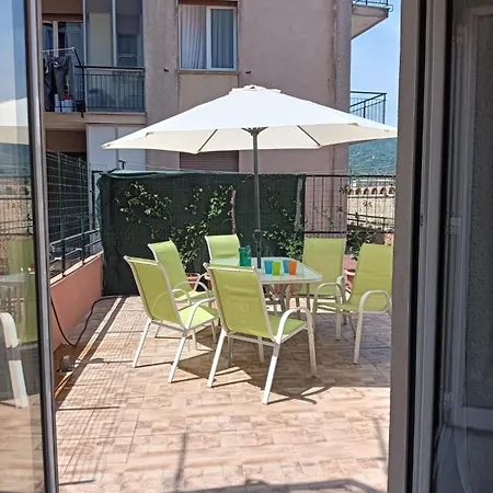 10 Minuti A Piedi Dal Mare, Grande Terrazza Con Ombrellone Apartment